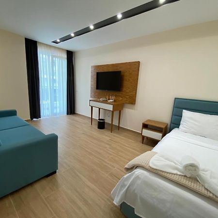 Milenium Hotel Shëngjin Extérieur photo