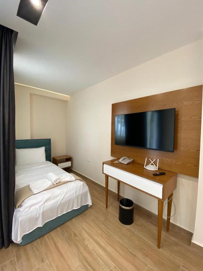 Milenium Hotel Shëngjin Extérieur photo