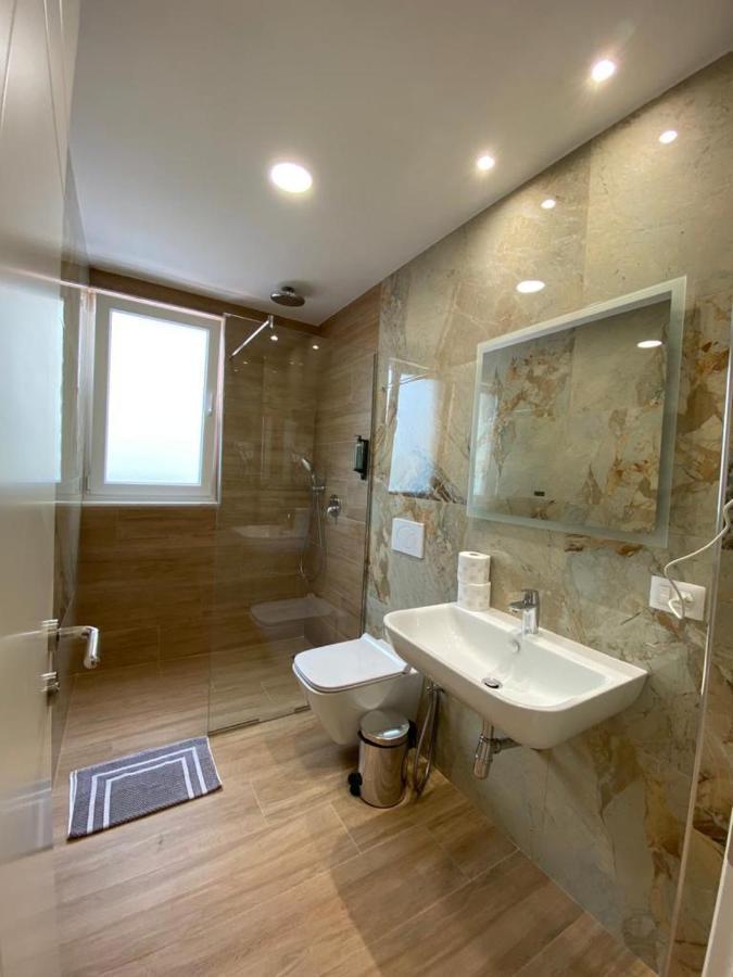 Milenium Hotel Shëngjin Extérieur photo