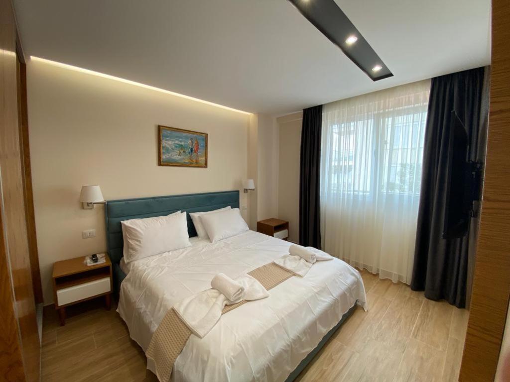 Milenium Hotel Shëngjin Extérieur photo
