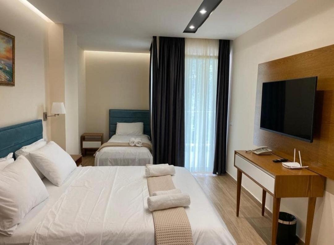 Milenium Hotel Shëngjin Extérieur photo